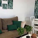 Relax In Stunning 1-bedroom In Daire