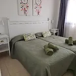 Relax In Stunning 1-bedroom In Daire