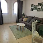 Relax In Stunning 1-bedroom In Daire *