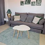 Relax In Stunning 1-bedroom In Daire